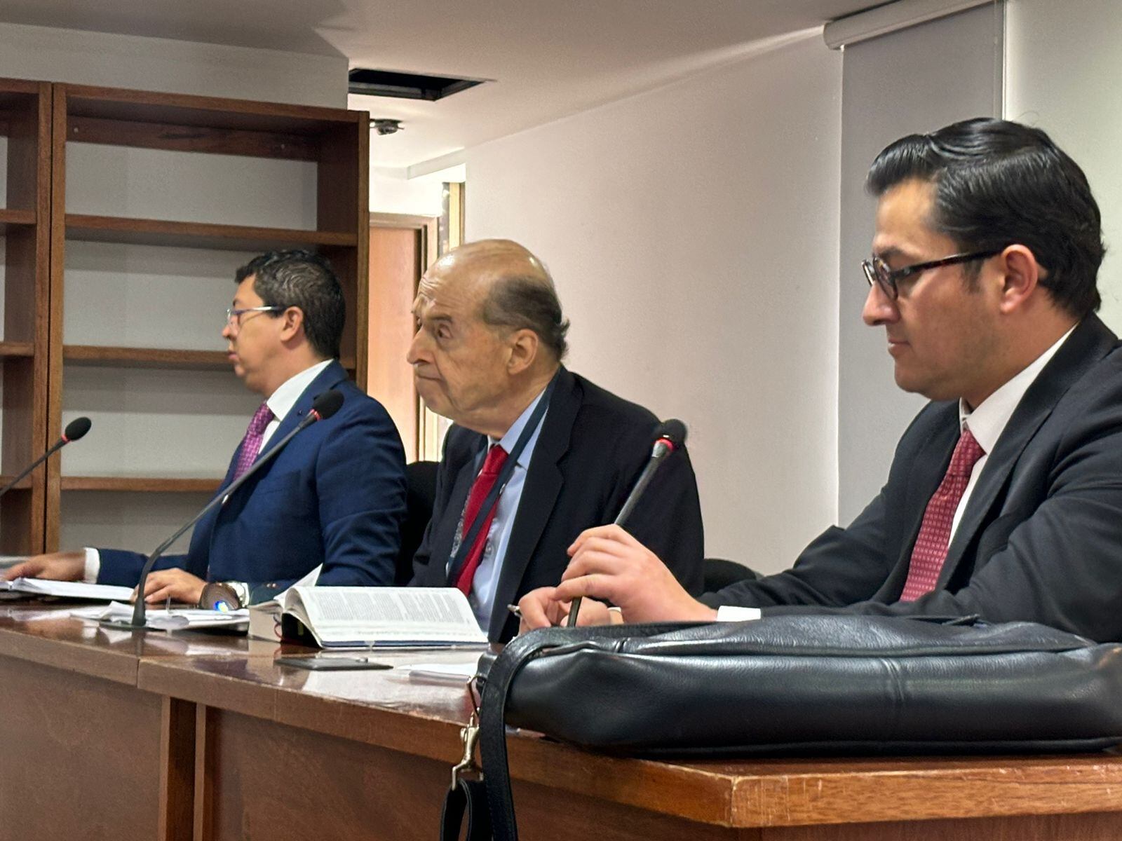 Excanciller Álvaro Leyva en juicio disciplinario por el caso pasaportes.