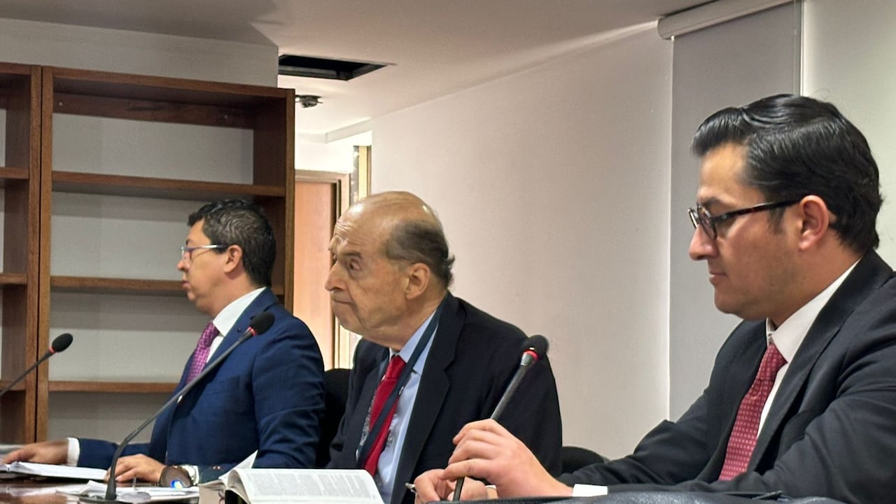 Excanciller Álvaro Leyva en juicio disciplinario por el caso pasaportes.