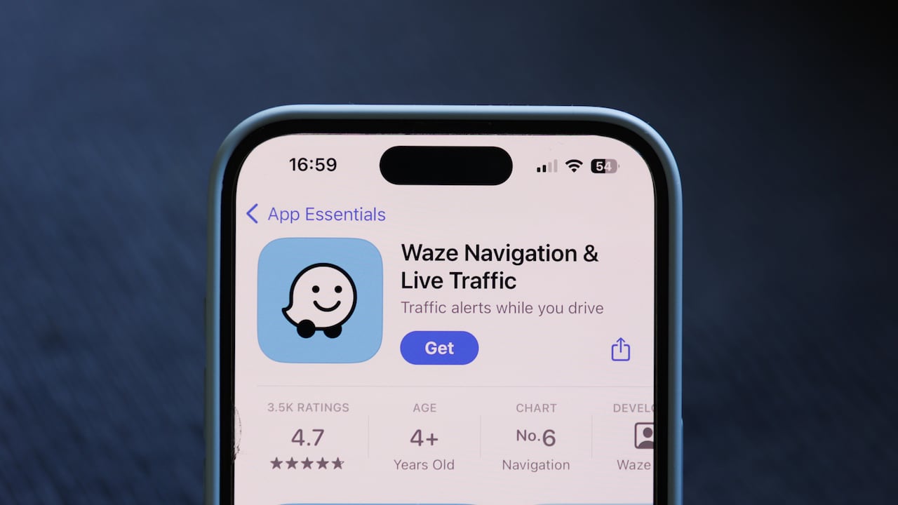 Waze es una aplicación que ofrece información sobre el tráfico en tiempo real.