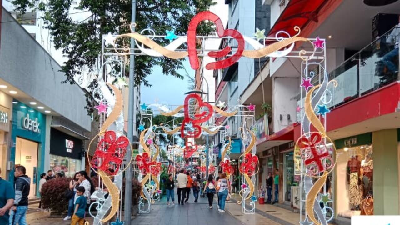 El alumbrado tuvo un costo de 1.200 millones de pesos y lo integran 1.700 imágenes