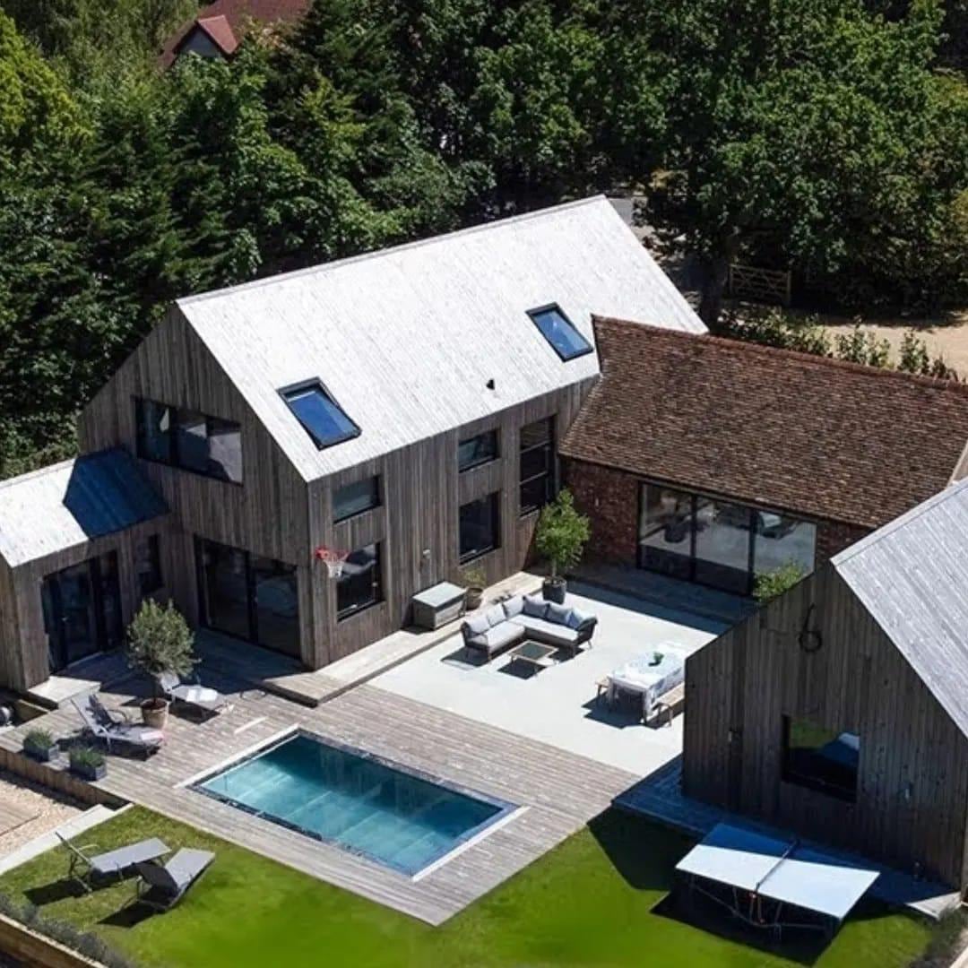 Una pareja está rifando una mansión en Inglaterra.