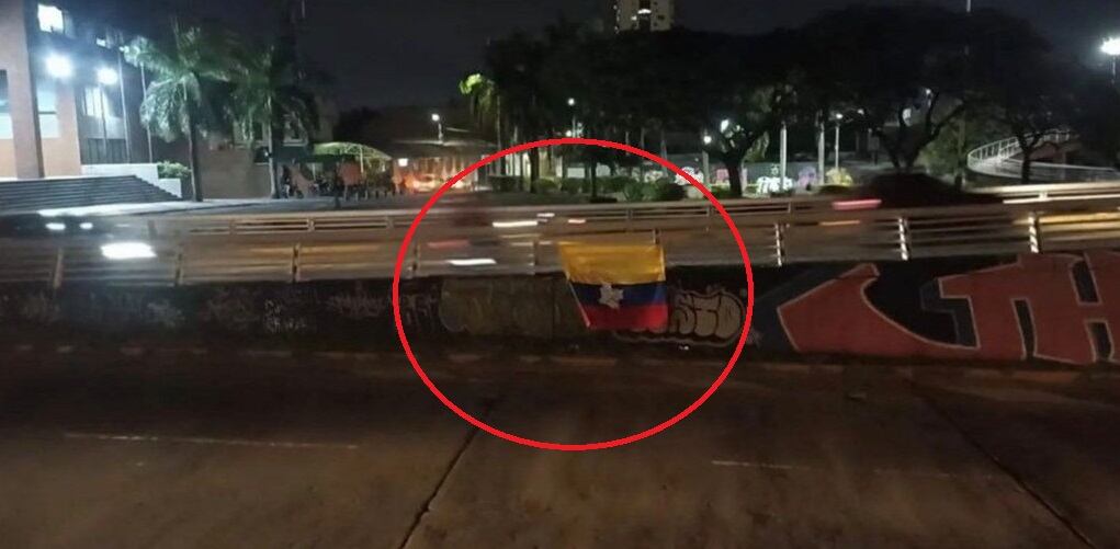 Encuentran nueva pancarta alusiva a las disidencias de las Farc en Cali.