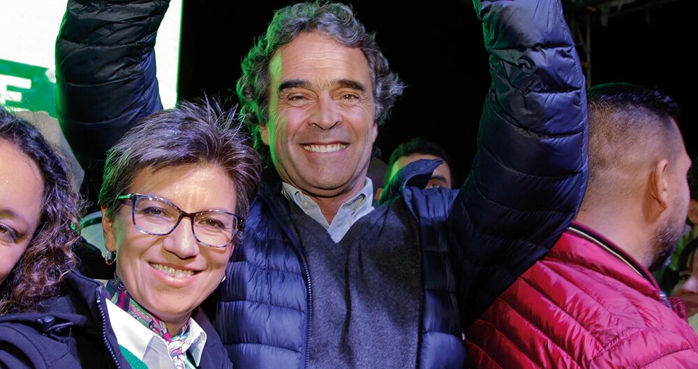    Una de las razones para el distanciamiento entre Sergio Fajardo y Claudia López, fue el impulso y apoyo que le dio Angélica Lozano, esposa de la alcaldesa, a Alejandro Gaviria.