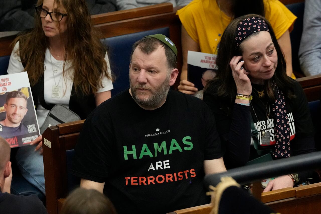 Miembros de la comunidad judía se reúnen para conmemorar a los rehenes tomados en los ataques de Hamas del 7 de octubre