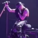 El artista se quiebra cantando tema musical que hizo para su expareja.