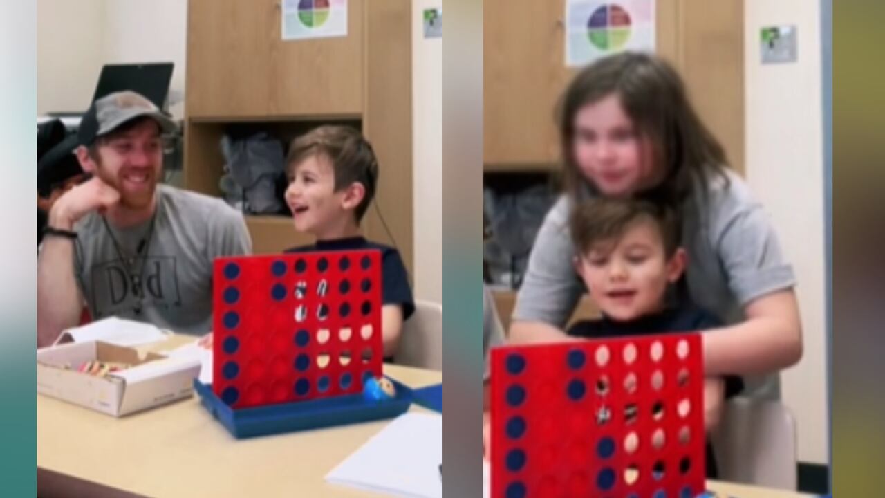 Tierno video muestra a niño sonreír tras escuchar a sus padres por primera vez.