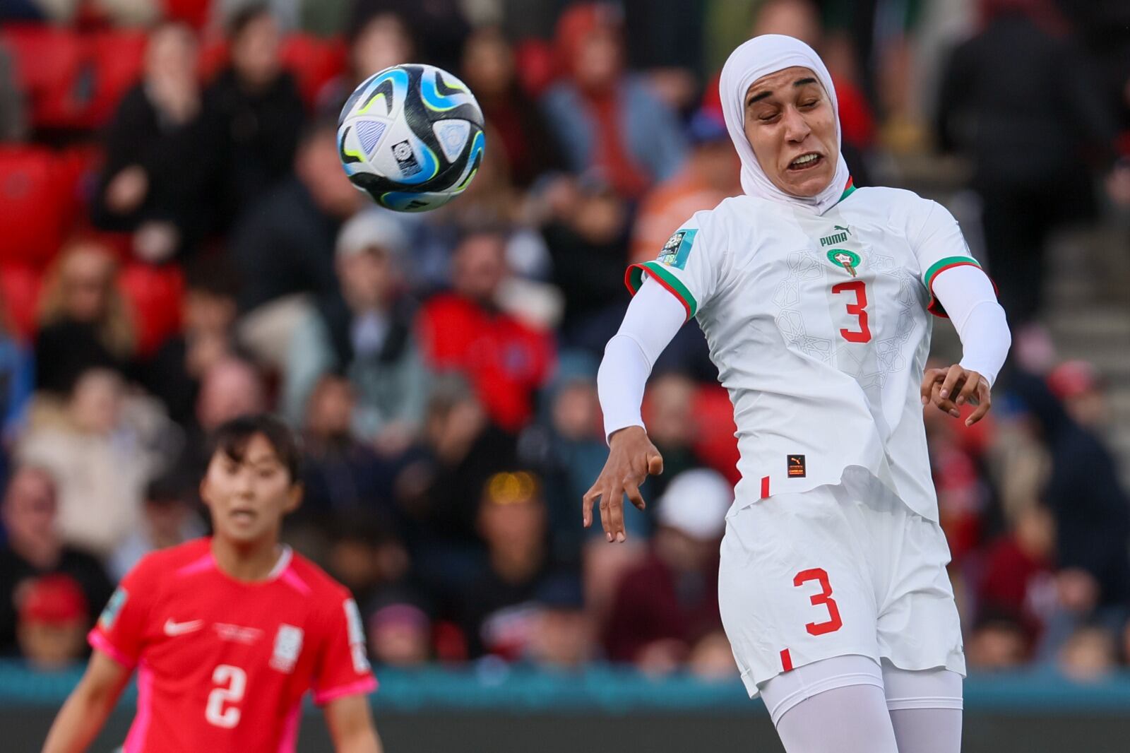 Nouhaila Benzina juega con hiyab por primera vez en un mundial femenino