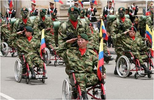 El desfile militar del 20 de julio es una tradición en Colombia. 