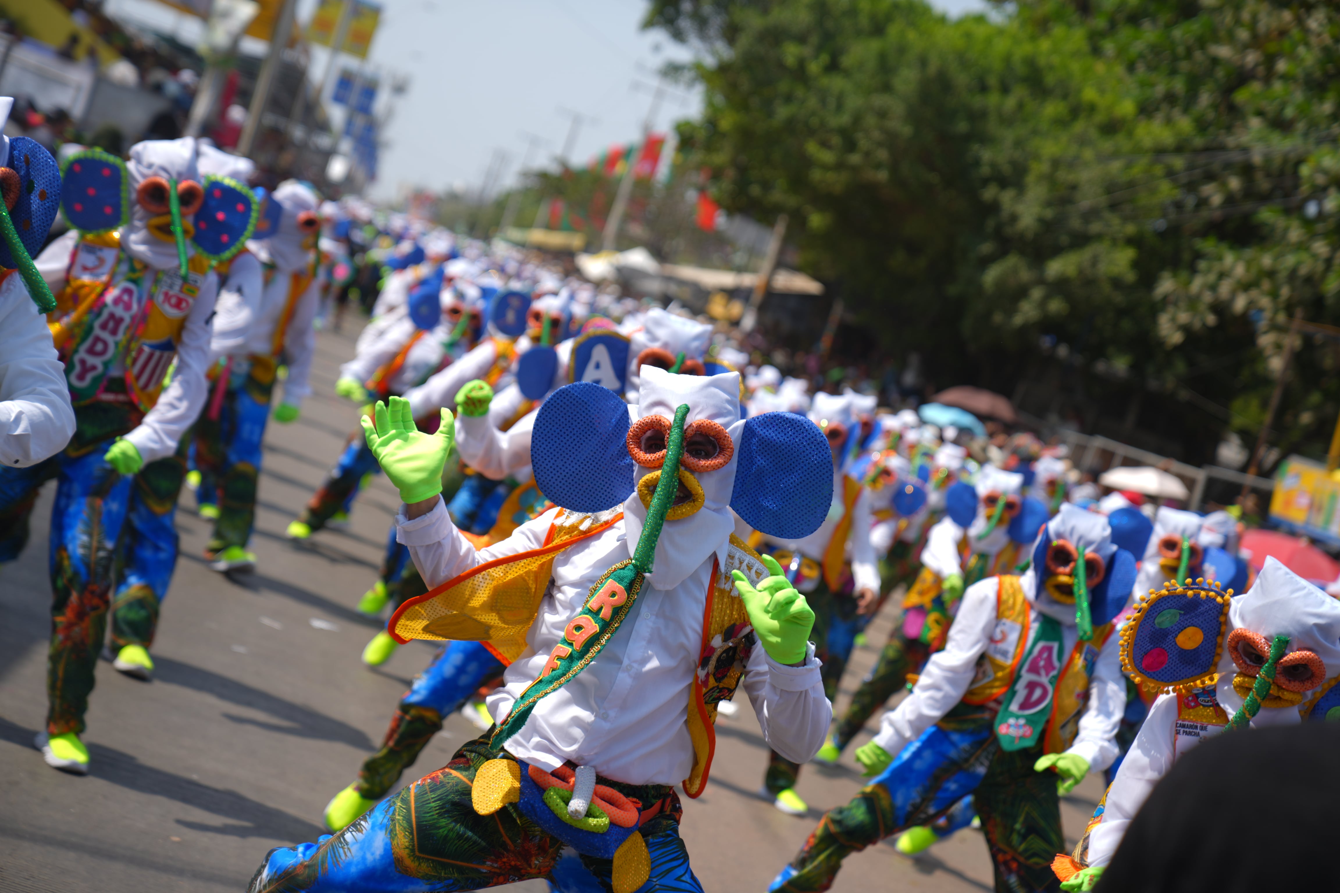 “Quien lo vive, es quien lo goza”. Un llamado a sentir la fiesta desde lo esencial, desde la calle y la tradición viva.
