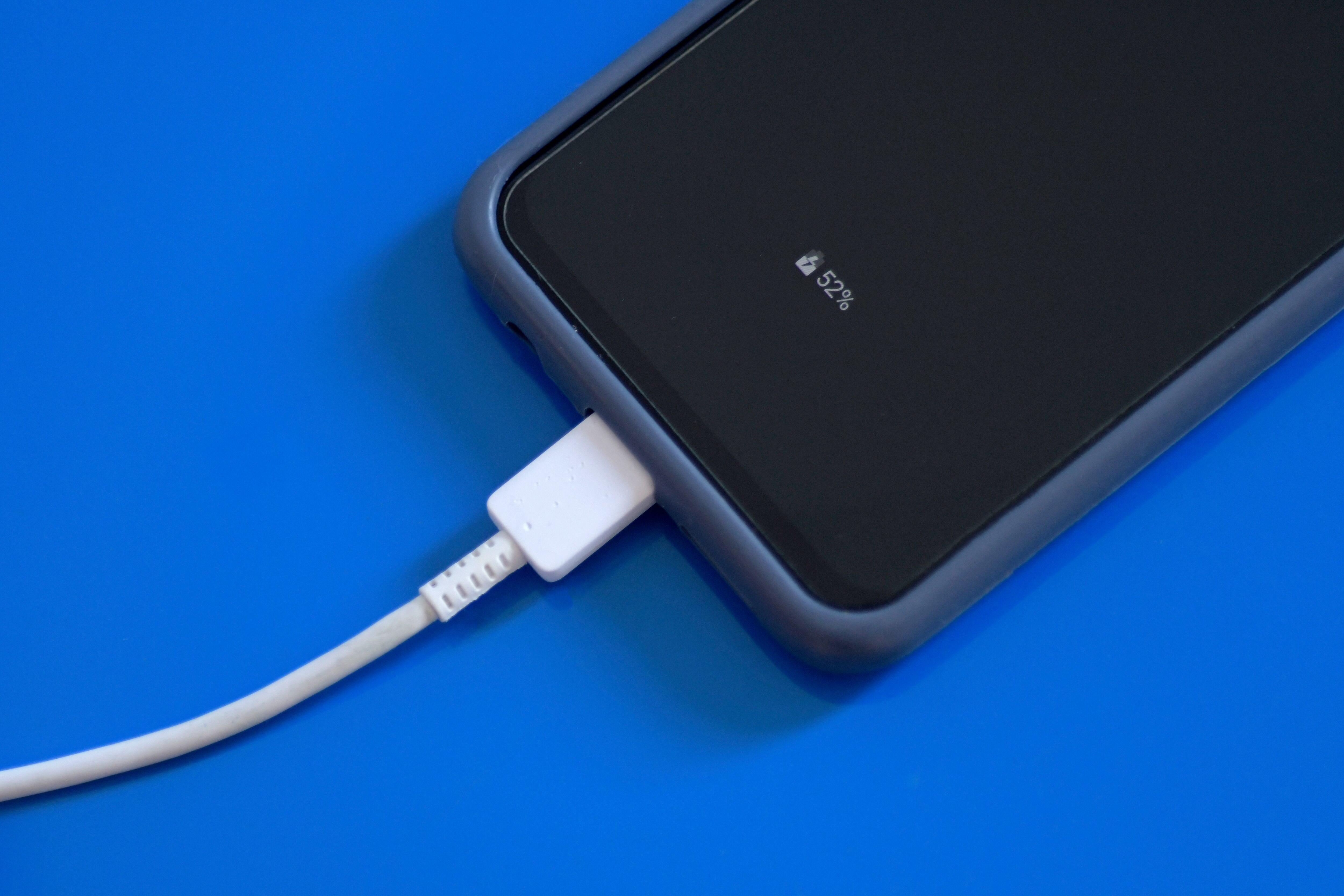 Los buenos hábitos permiten prolongar la vida útil de la batería del celular.