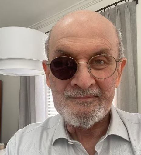 El escritor Salman Rushdie