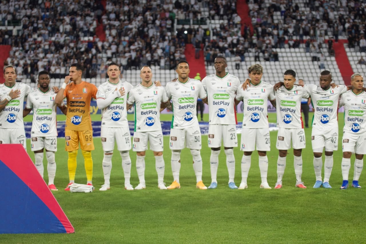 Once Caldas durante los actos protocolarios en el partido frente a Deportes Tolima