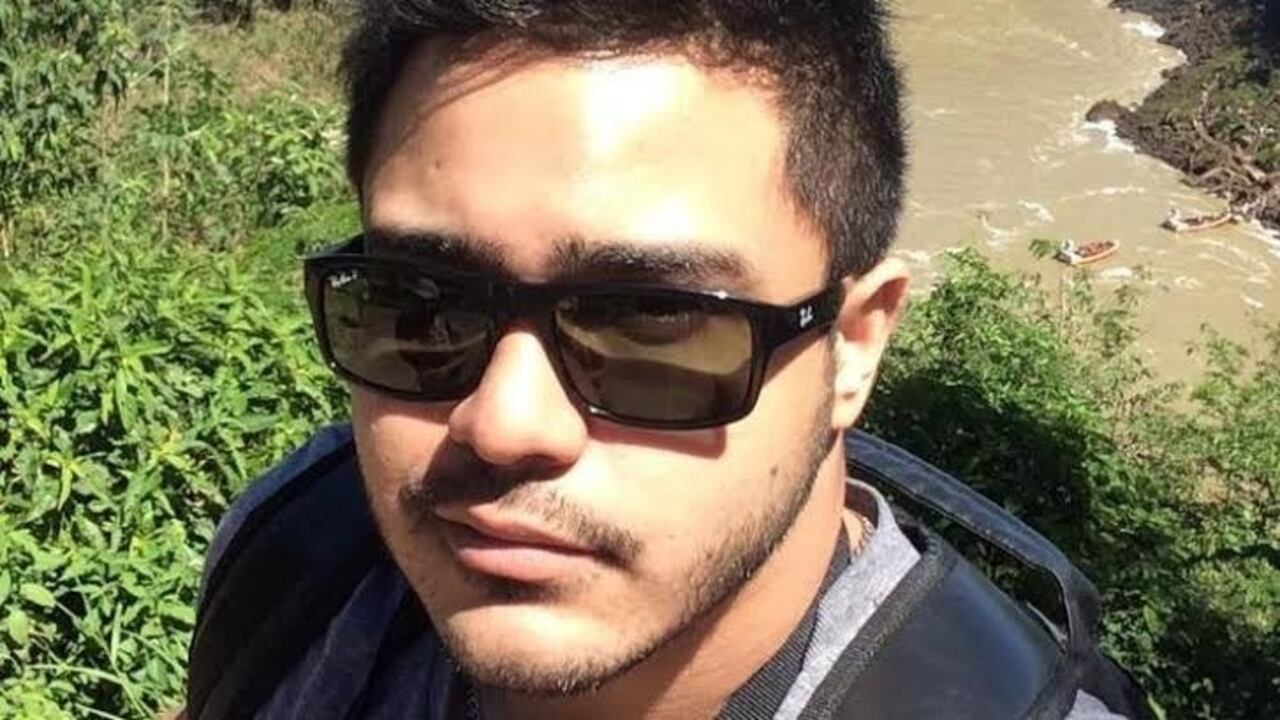 El joven celebraba su nuevo trabajo.