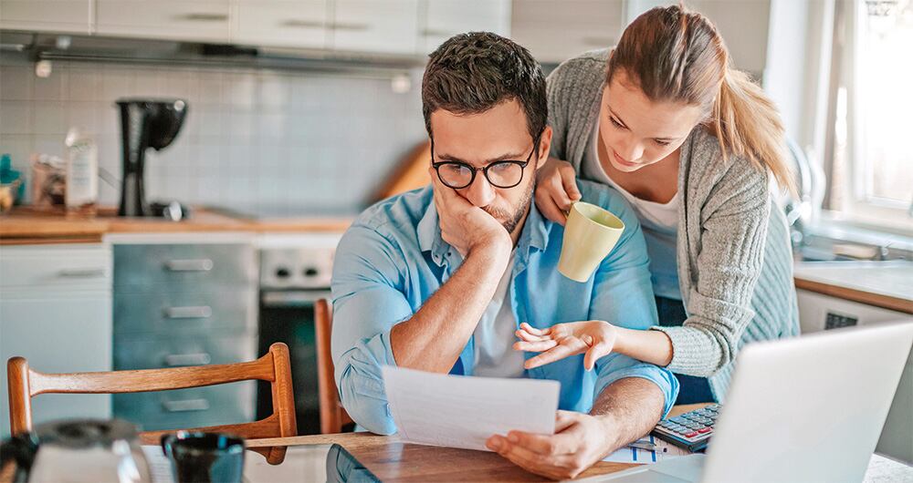 Es clave mantener un equilibrio entre el endeudamiento y la capacidad de pago, evitando caer en intereses elevados u obligaciones financieras de difícil cumplimiento.