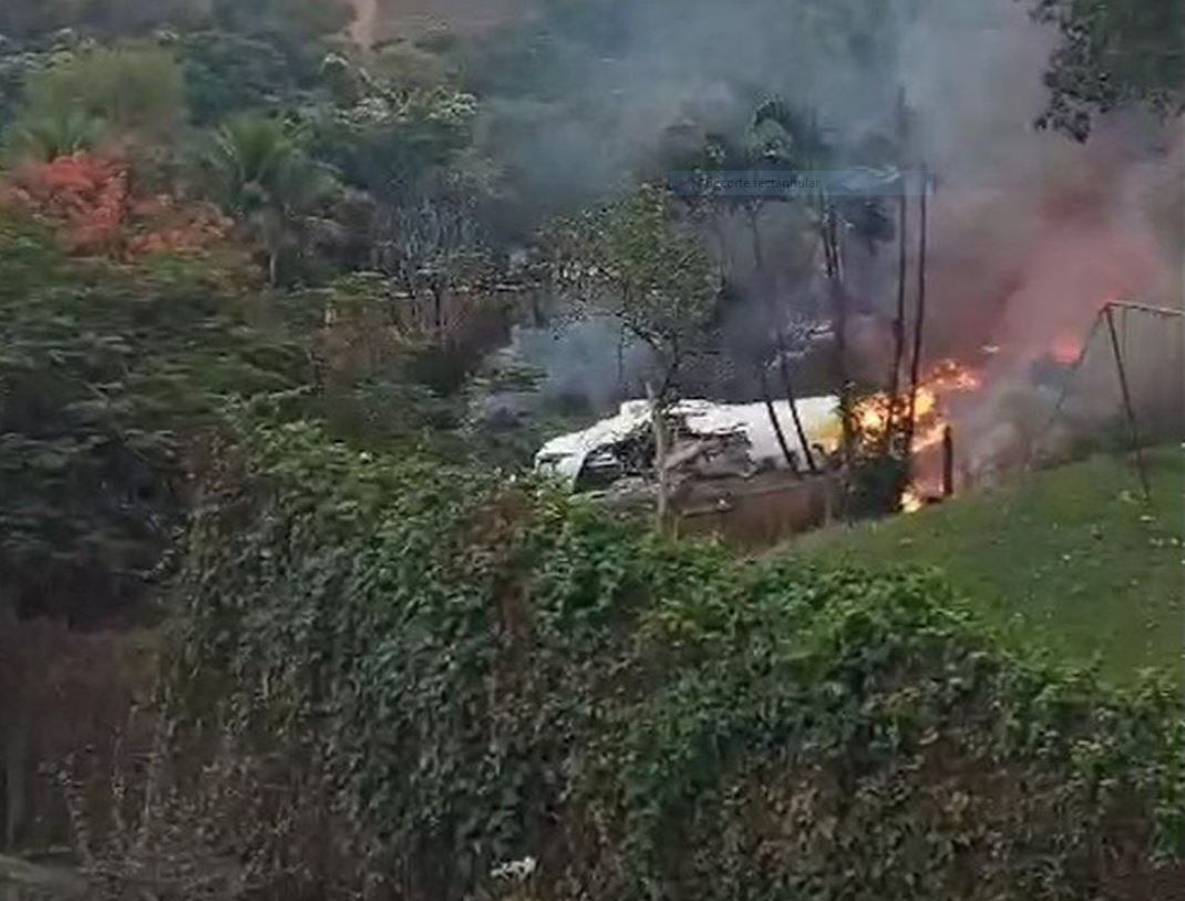El avión con 62 pasajeros se desplomó cerca de Sao Paulo, Brasil.