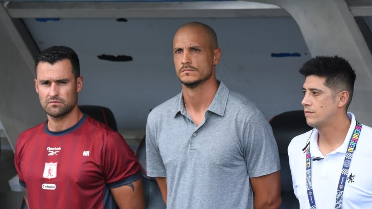 David González, director técnico del América de Cali, aprobó la salida de Rodrigo Holgado.