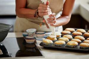 La docente y su esposo rellenaron cupcakes con semen