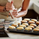 La docente y su esposo rellenaron cupcakes con semen