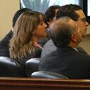 A la izquierda, la exdirectora del IDU Liliana Pardo; a la derecha, de espaldas, el excontralor de Bogotá Miguel Ángel Moralesrussi, este jueves en la audiencia de medida de aseguramiento.