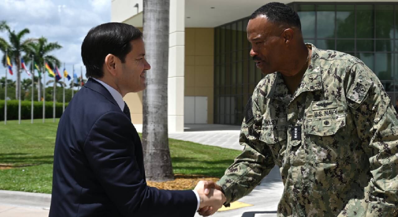 El secretario Rubio se reunió con el comandante del Comando Sur, el almirante Alvin Holsey.