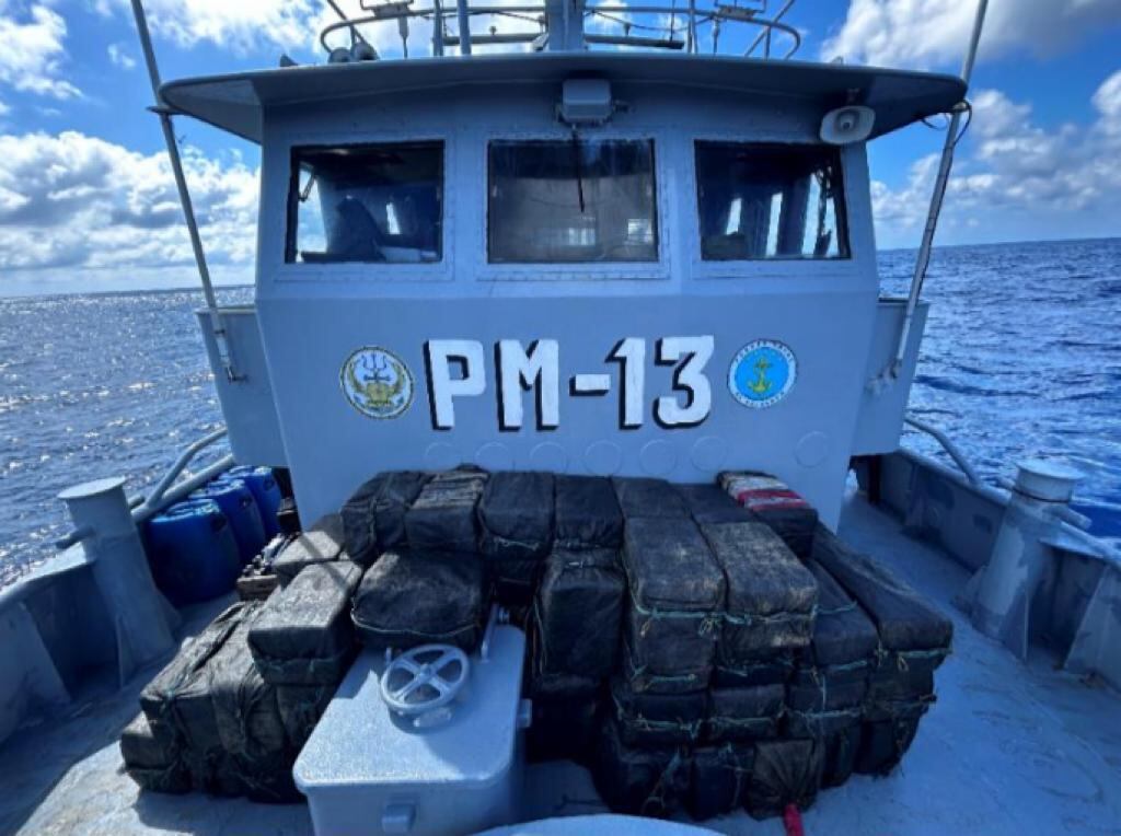 Los colombianos transportaban la cocaína en una lancha que tenía como destino final a los Estados Unidos.