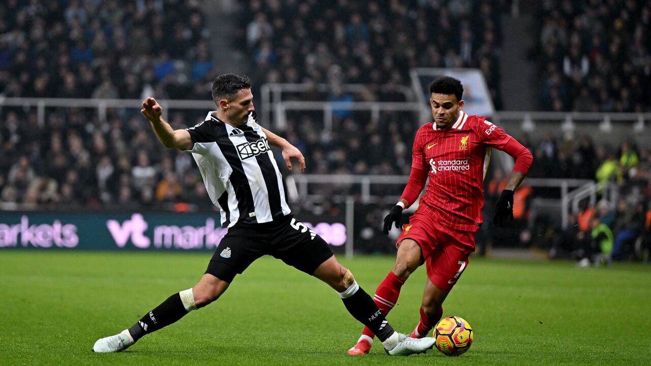 NEWCASTLE UPON TYNE, ENGLAND - DECEMBER 04: (THE SUN OUT, THE SUN ON SUNDAY OUT) Luis Diaz of Liverpool during the Premier League match between Newcastle United FC and Liverpool FC at St James' Park on December 04, 2024 in Newcastle upon Tyne, England. (Photo by Andrew Powell/Liverpool FC via Getty Images)