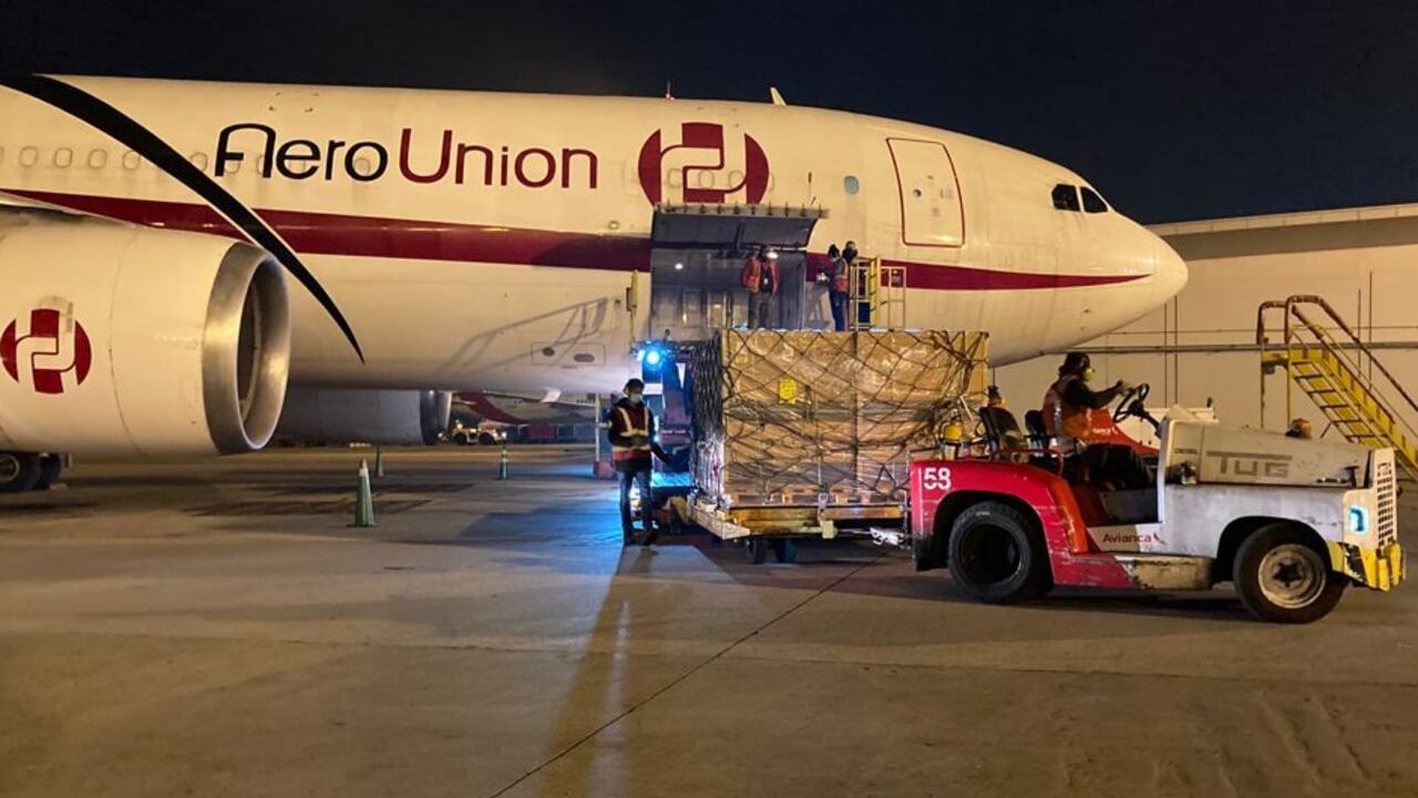 Vacunas de Moderna llegan al país.