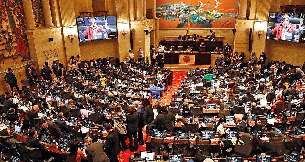 El exministro José Manuel Restrepo plantea que para recuperar la confianza con el sector privado, el gobierno debería retirar un par de reformas, entre ellas la laboral.