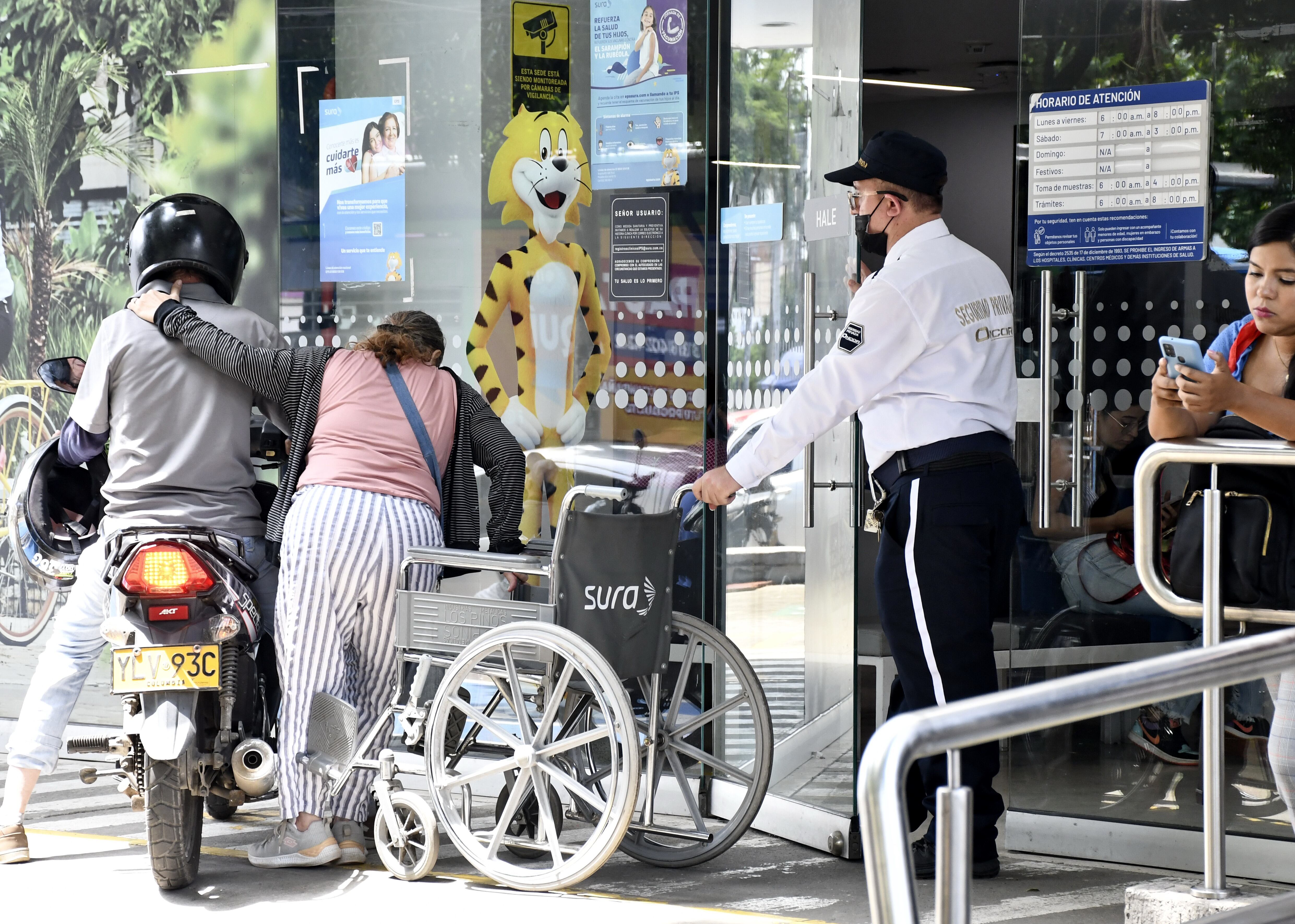 Sigue la crisis en el sistema de salud en Colombia. En la mañana de este martes, 28 de mayo, las directivas de la EPS Sura presentaron una solicitud formal al Gobierno Nacional para retirarse del sistema de salud de Colombia. foto José L Guzmán. EL País