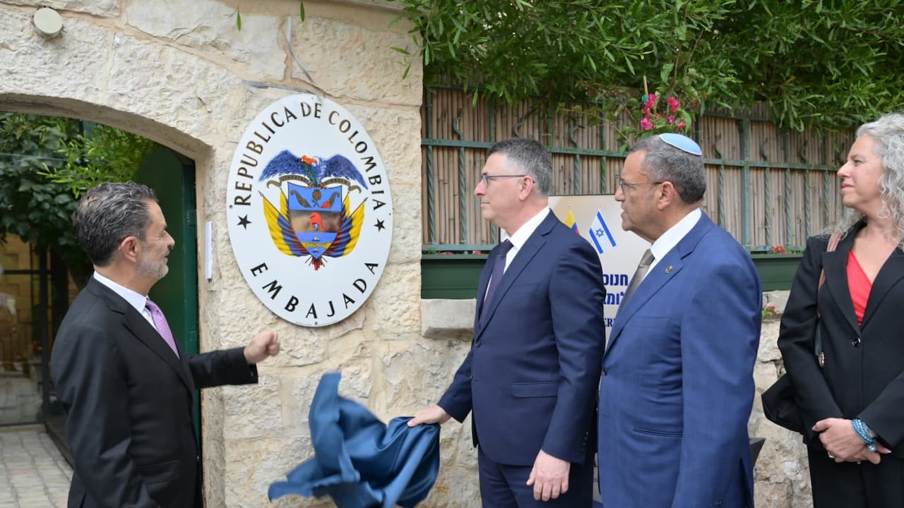 Omar Bula y Gideon Saar inauguraron la embajada.