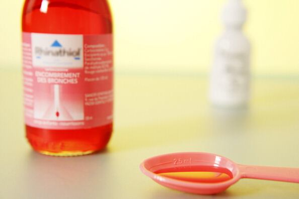 Aunque estos son los síntomas básicos que se deberían tener presente ante una alerta, es importante que una valoración médica permita determinar los casos graves de bronquitis y los tratamientos a seguir, como antibióticos y jarabes. (Photo By BSIP/UIG Via Getty Images)