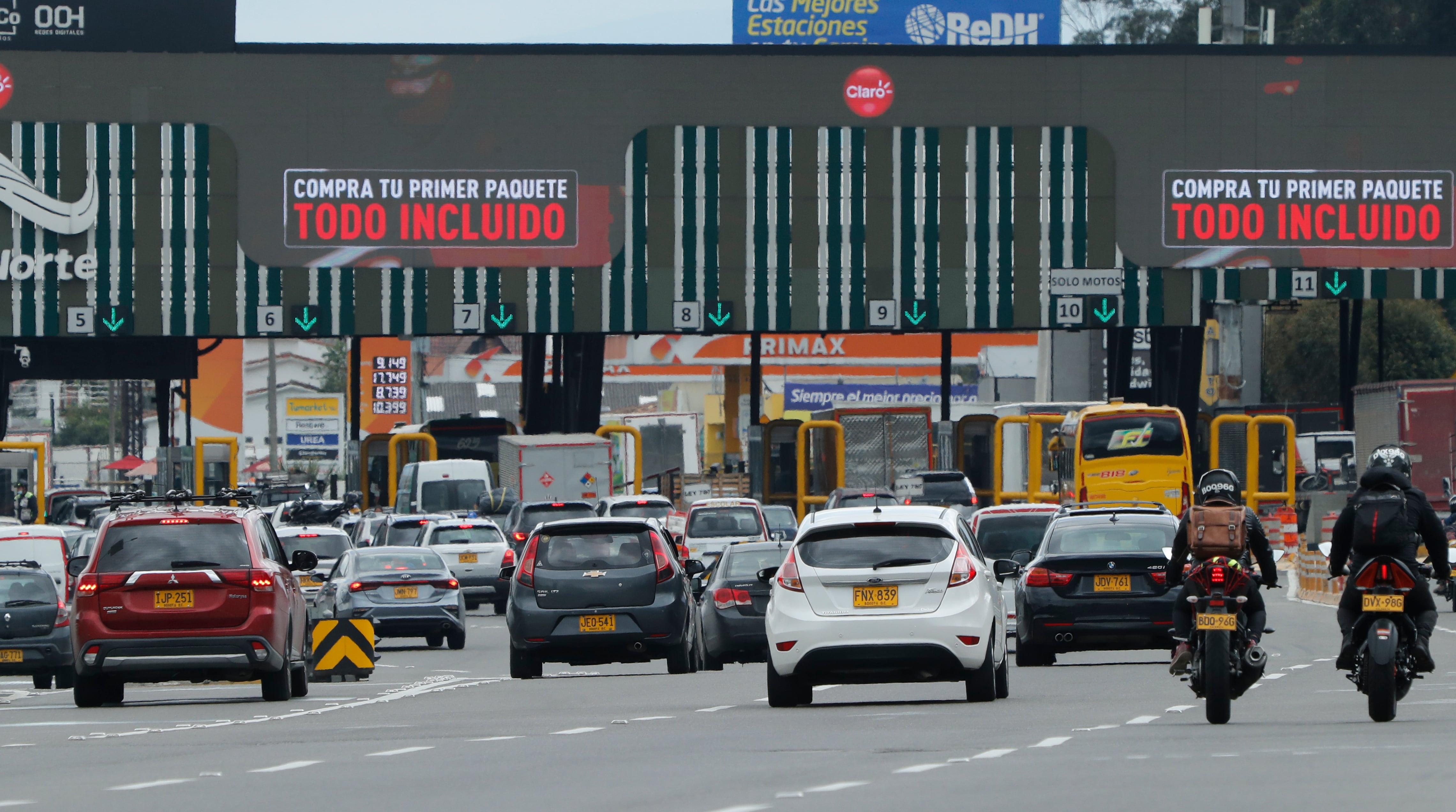 Plan éxodo de Semana Santa  tránsito y transporte Policía Nacional de carreteras
peaje salida de Bogotá
Bogotá abril 12 del 2022
Foto Guillermo Torres Reina / Semana