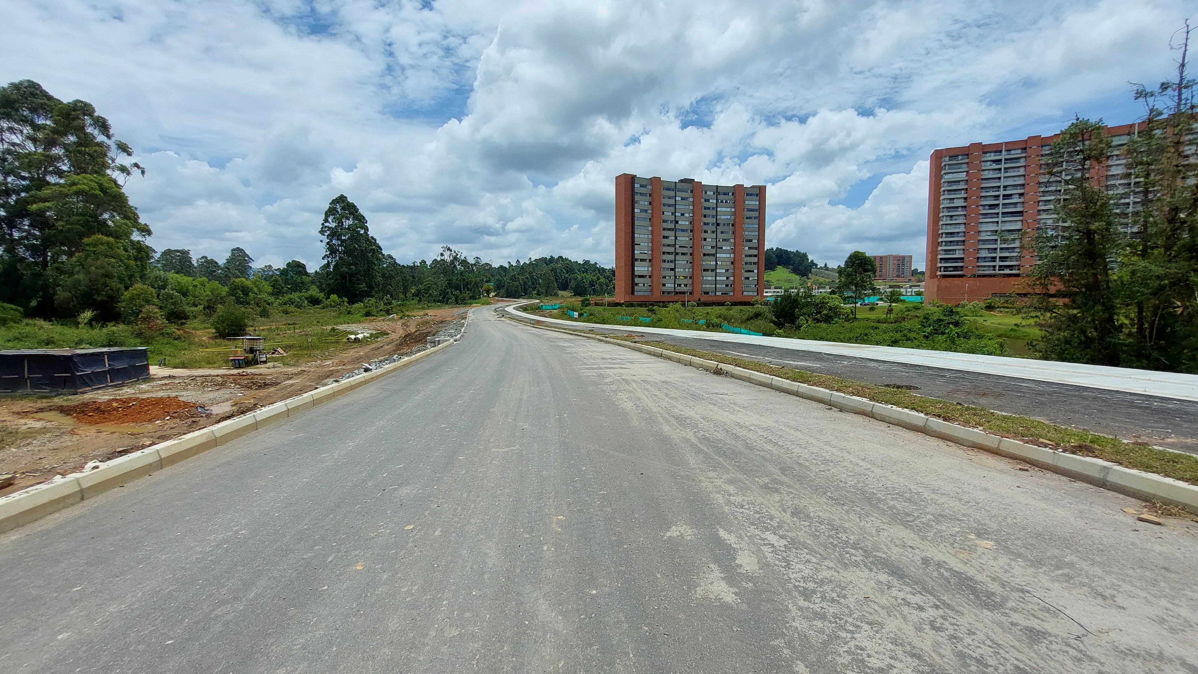 Vía Villas de Llanogrande-Alto Vallejo.