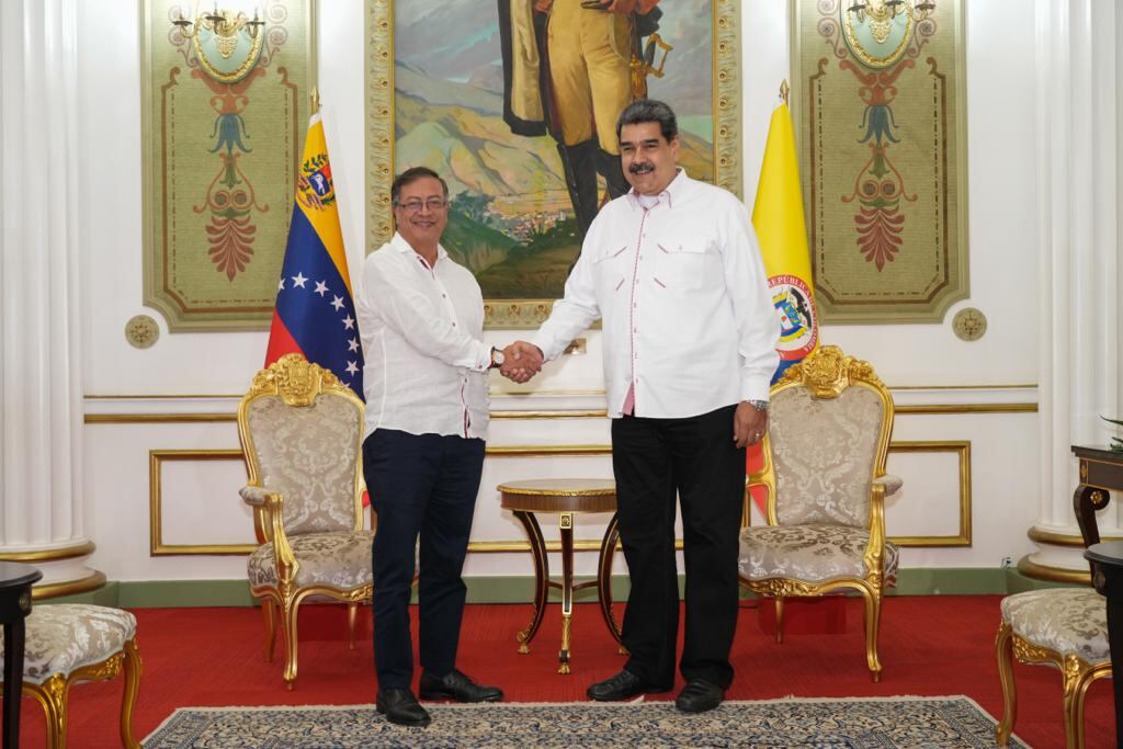 El presidente de Colombia, Gustavo Petro, y de Venezuela, Nicolás Maduro, en el Palacio de Miraflores.