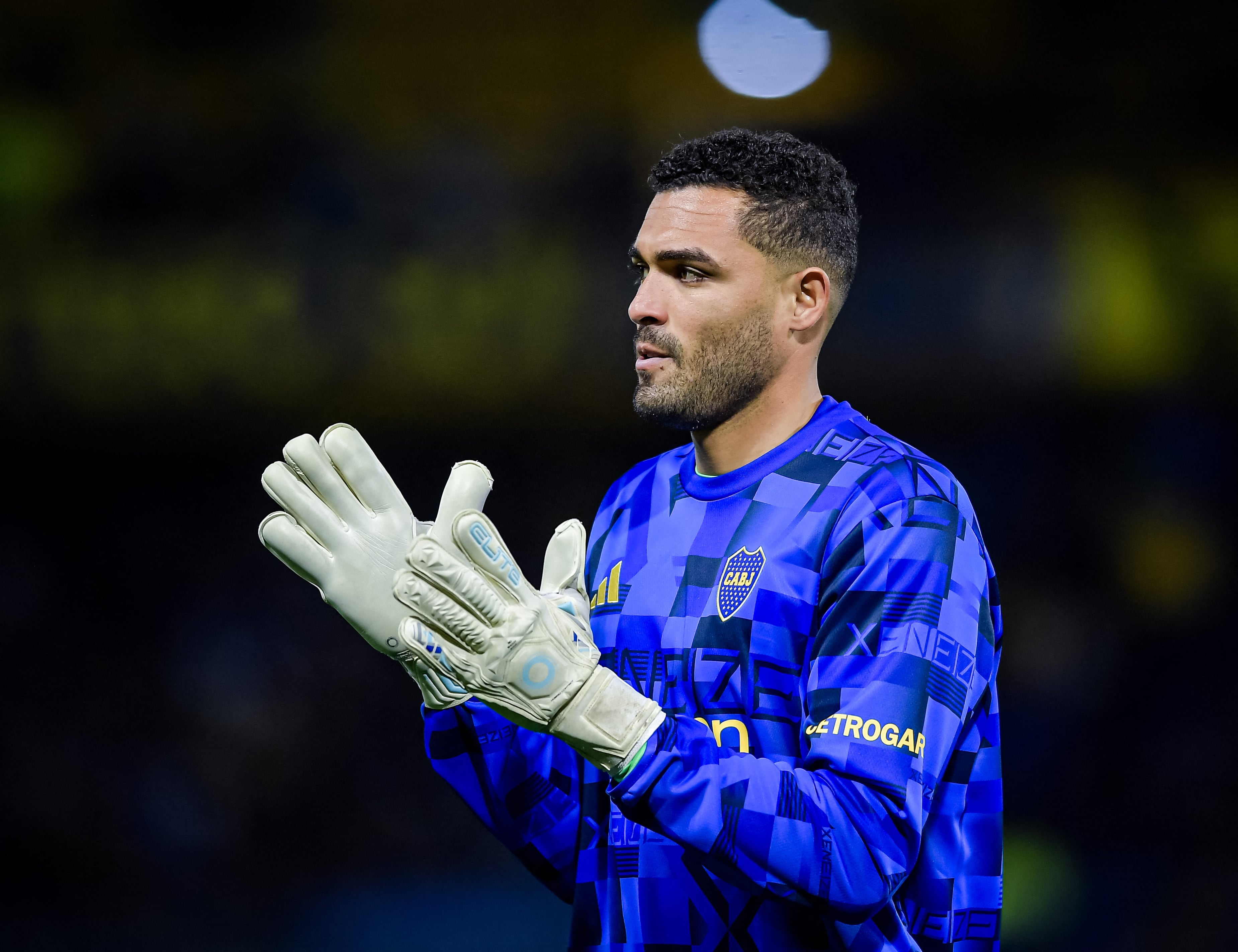 BUENOS AIRES, ARGENTINA - JULY 23: Alvaro Montero of Boca Juniors greets the fans prior to the Copa CONMEBOL Sudamericana 2026 Play-off first leg match between Boca Juniors and O'Higgins at Estadio Alberto J. Armando on July 23, 2026 in Buenos Aires, Argentina. (Photo by Marcelo Endelli/Getty Images) (Photo by Marcelo Endelli / Getty Images South America / Getty Images via AFP)