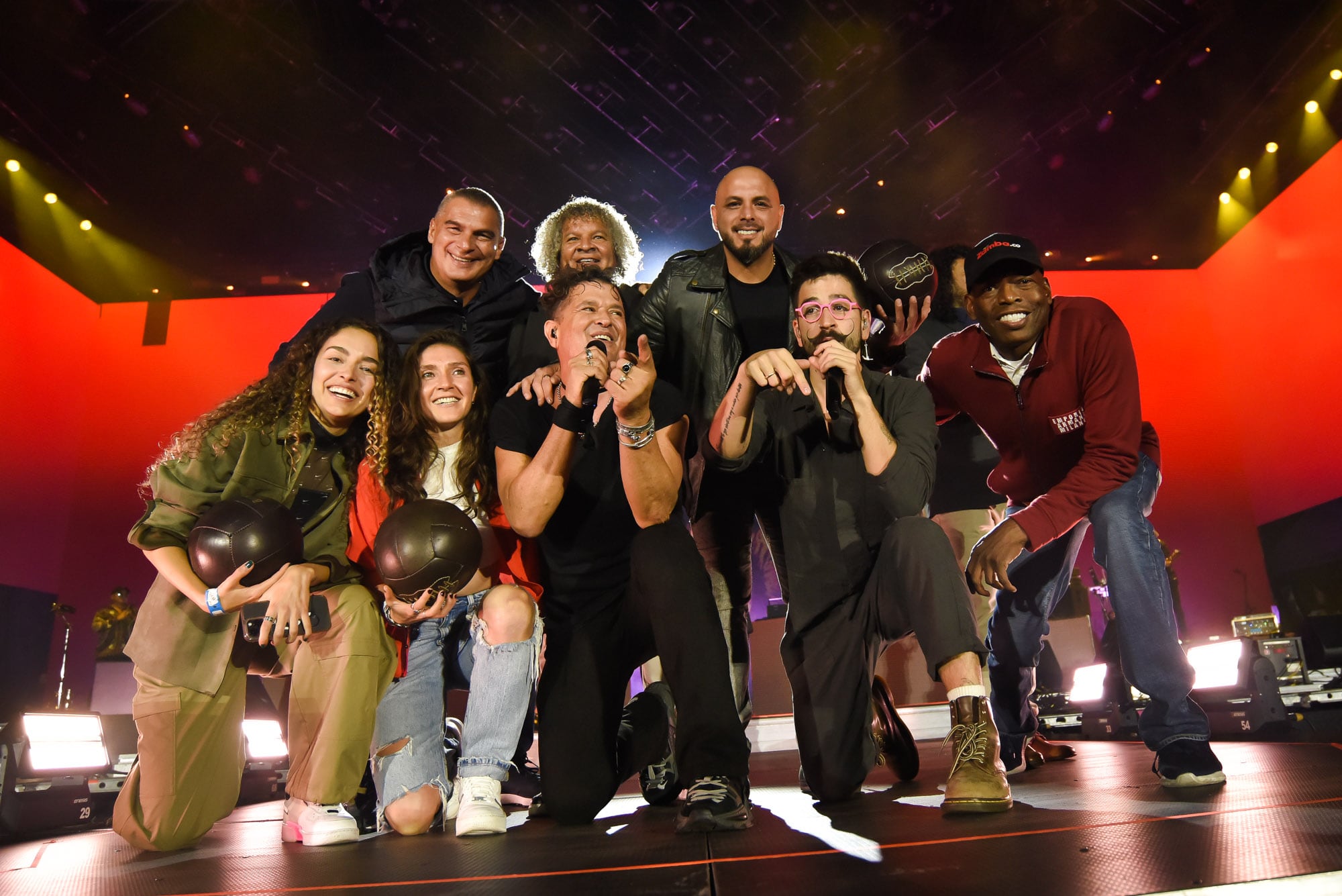 Carlos Vives y las figuras del fútbol invitadas a su concierto