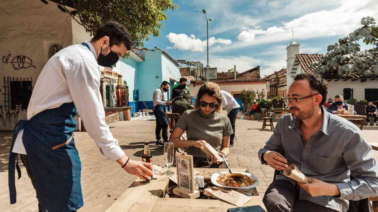 El Distrito reglamentó el programa ‘Bogotá a Cielo Abierto 2.0’ el cual había establecido como piloto al inicio de la pandemia. Foto: Karen Salamanca