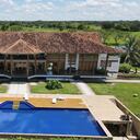 Los bienes de alias Monoleche que tienen un avalúo catastral cercano a los 6.000 millones de pesos, serán entregados por la Dirección de Justicia Transicional de la Fiscalía General de la Nación.