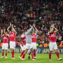 Santa Fe saluda a su público tras la victoria ante Once Caldas por la fecha 4 de los cuadrangulares.