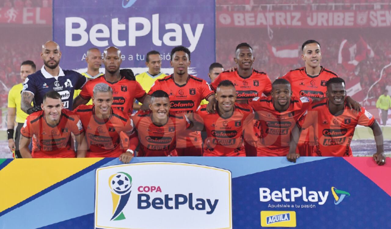 Plantel de América en Copa Betplay ante Nacional.