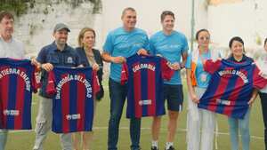 San Martín, Cesar y el Putumayo, regiones afectadas por el conflicto armado y la violencia, están redireccionando el futuro de los niños y adolescentes, a través del Fútbol de la mano de los exfutbolistas Gedmilson Gomes y Farid Mondragón