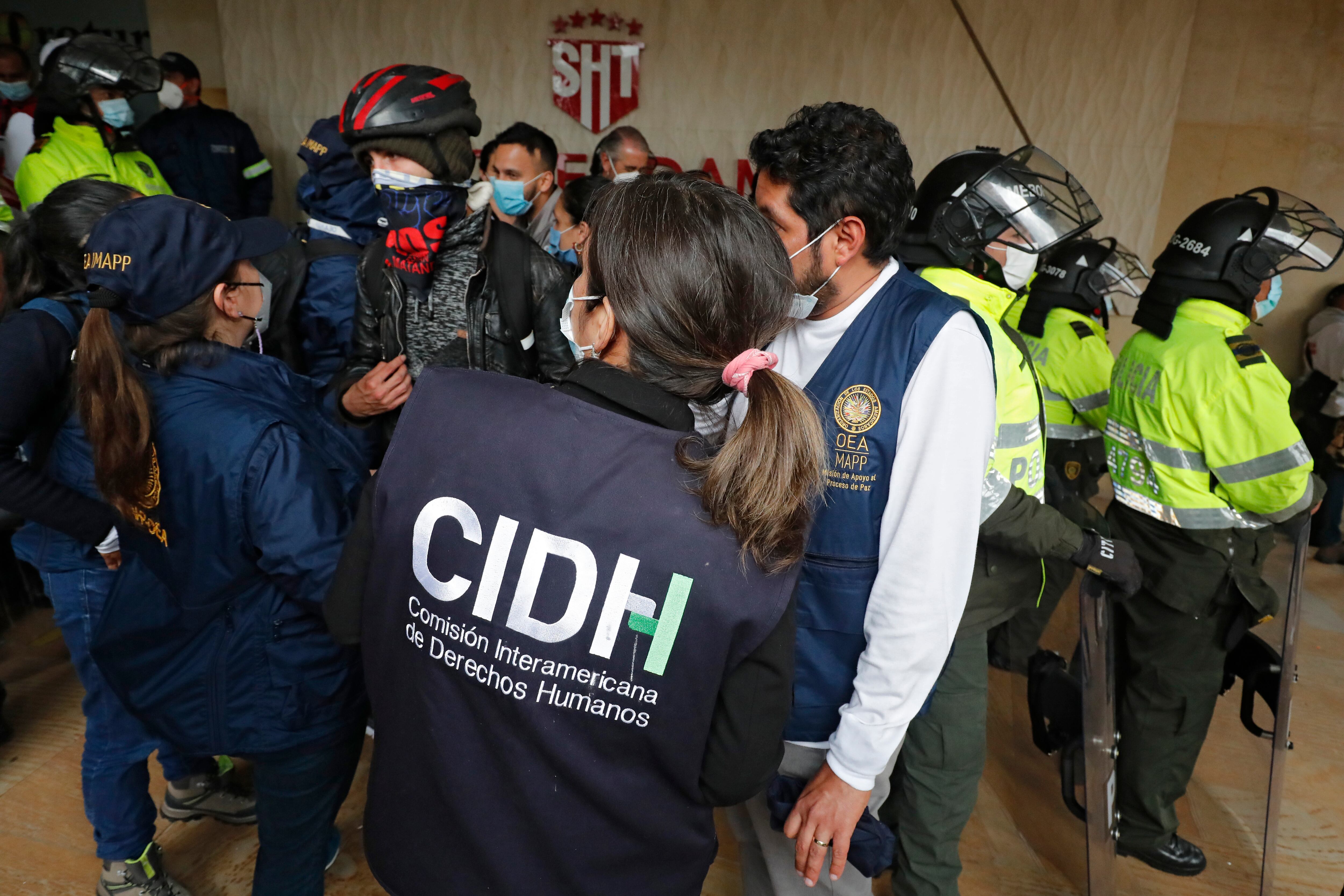 Comisión Interamericana de Derechos Humanos  CIDH en visita a Colombia
en medio del Paro Nacional observando a la Policía Nacional
Bogotá junio 9 del 2021 
Foto Guillermo Torres Reina / Semana