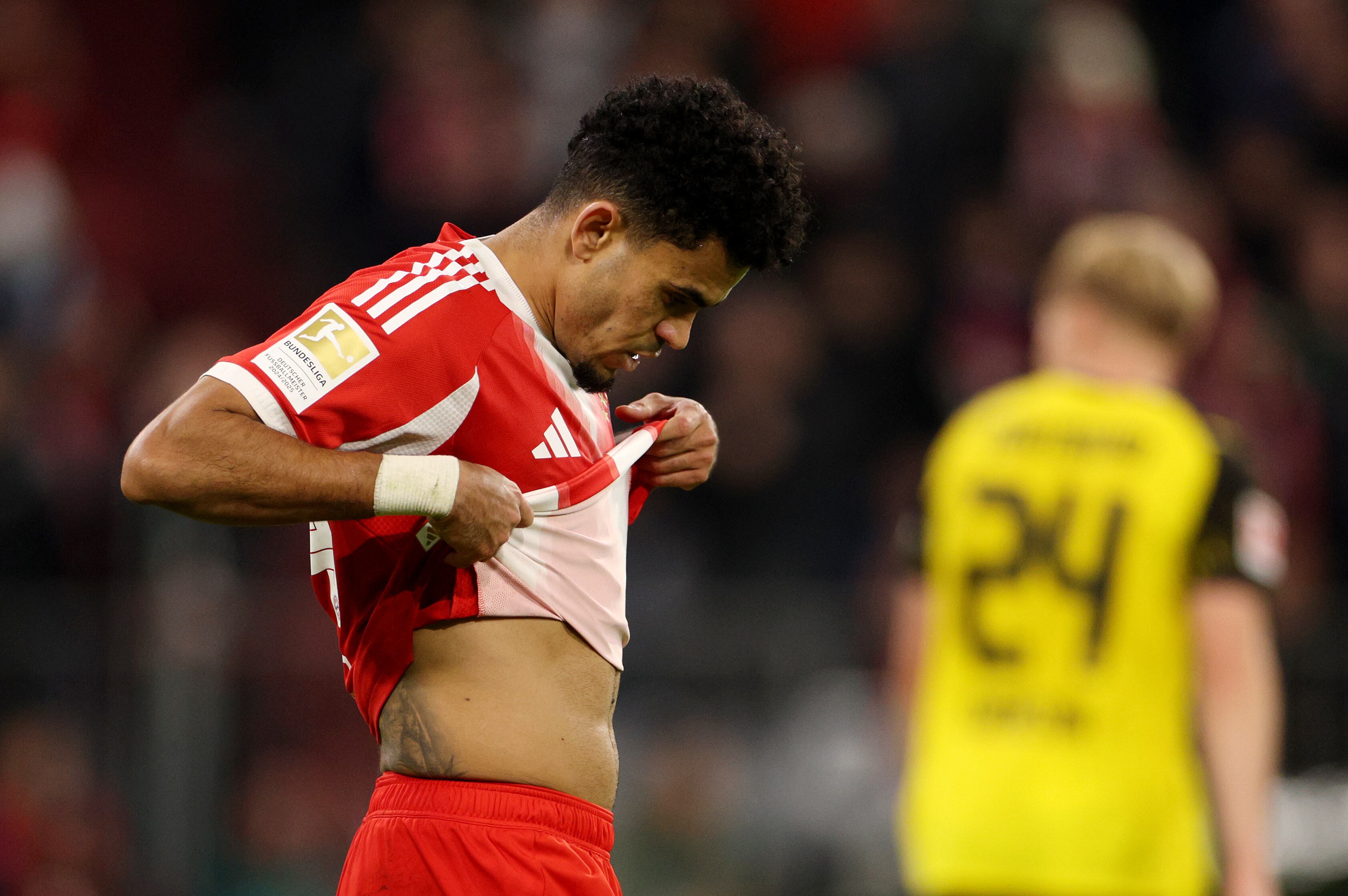 Luis Díaz se lamenta en medio del clásico con Bayern Múnich vs. Borussia Dortmund