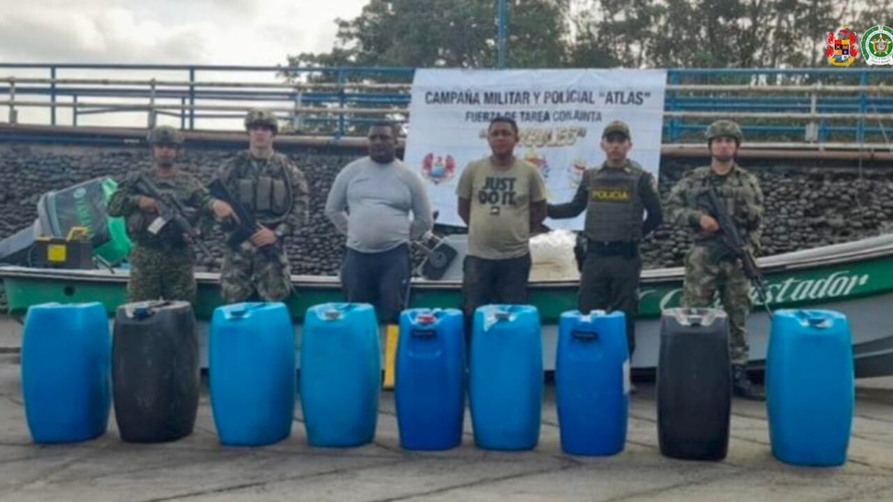 Un fiscal imputó a los detenidos como presuntos coautores del delito de favorecimiento al contrabando de gasolina o sus derivados.