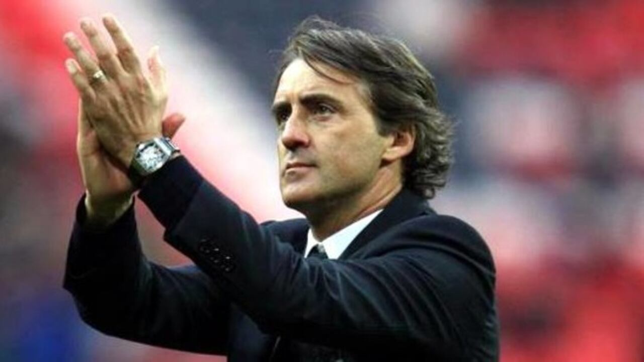 Preguntado después del partido del jueves en Palermo, sobre su continuidad en el puesto, Mancini respondió lacónicamente: “Veremos”.