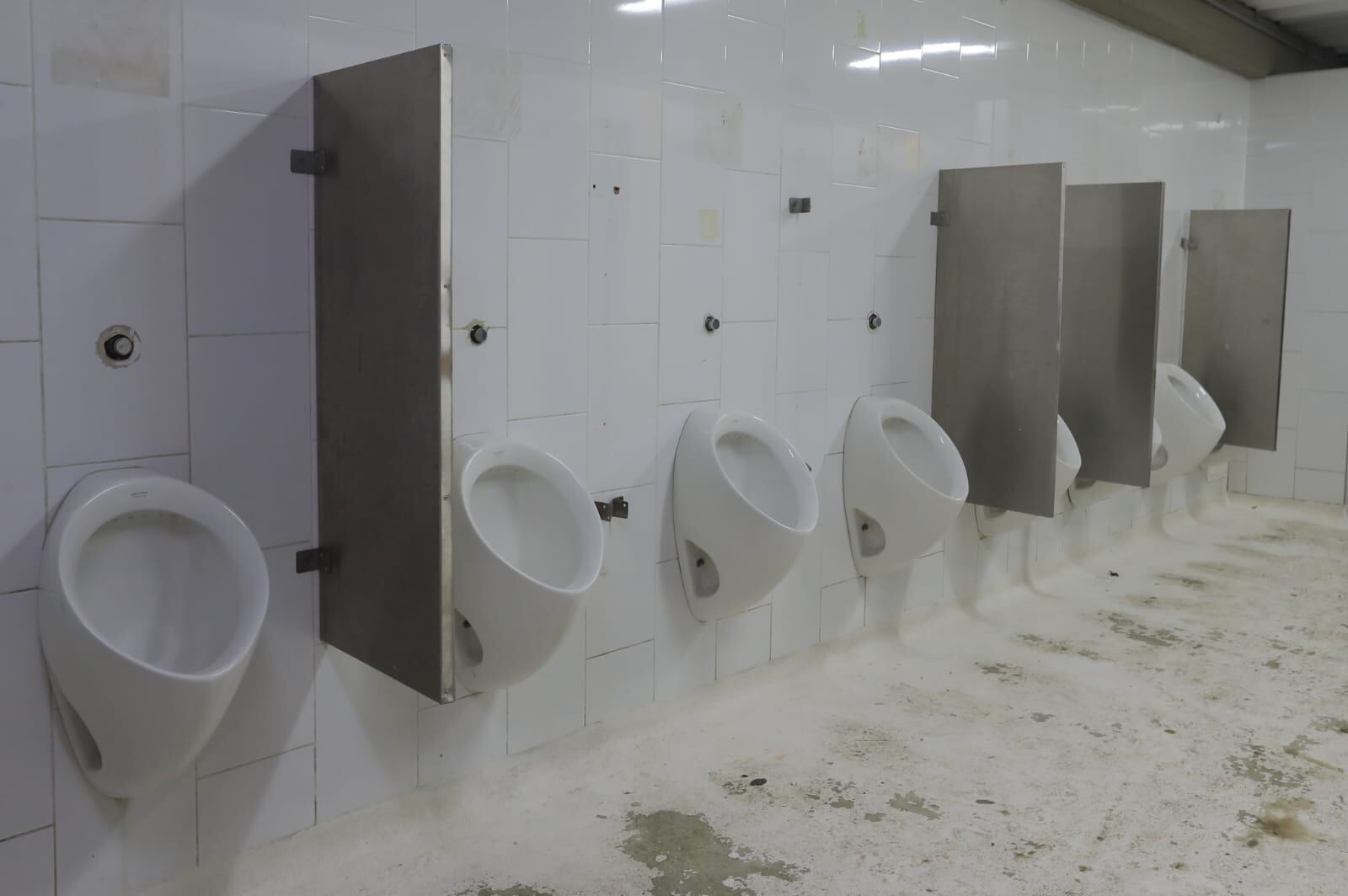 Baños de la tribuna sur del estadio Atanasio Giradot