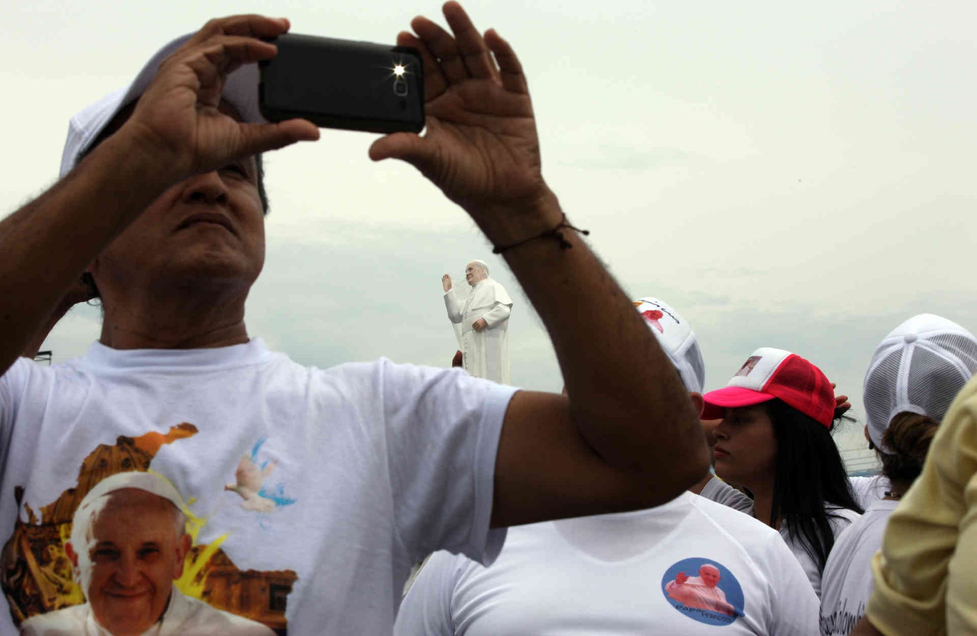 Asistentes a la misa de beatificación en Catama. Foto: León Peláez// SEMANA. 