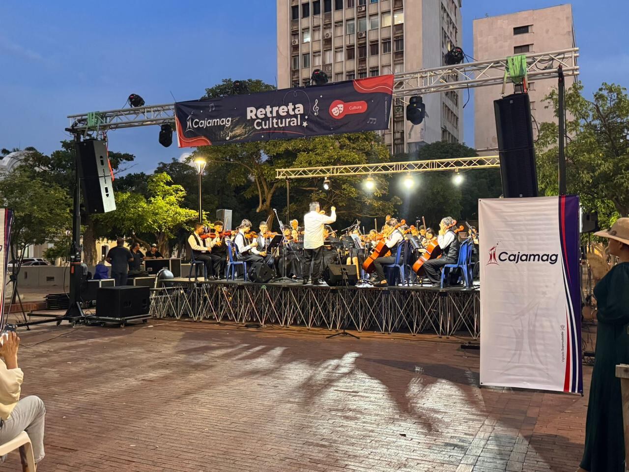 En el Parque Simón Bolívar se han llevado a cabo las Retretas Musicales a cargo de la Orquesta Filarmónica de Cajamag.