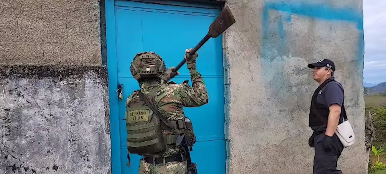 Desmantelan banda extranjera que hacía dólares falsos en el Cauca.