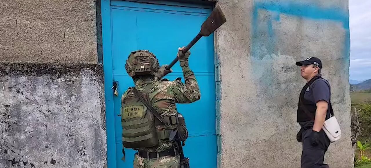 Desmantelan banda extranjera que hacía dólares falsos en el Cauca.